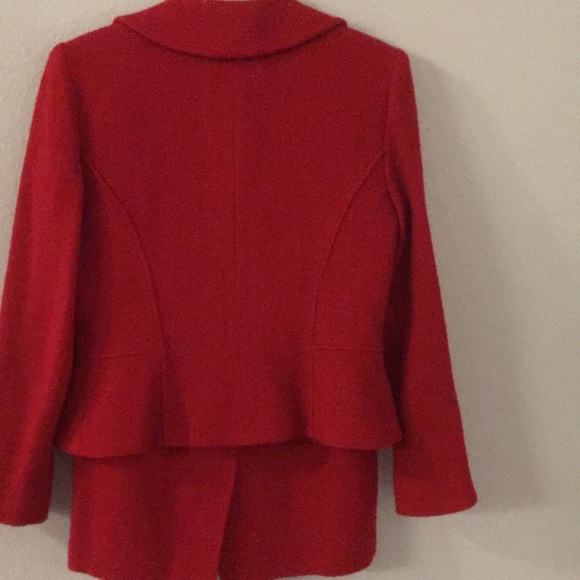 Red suit - Picture 3 of 3